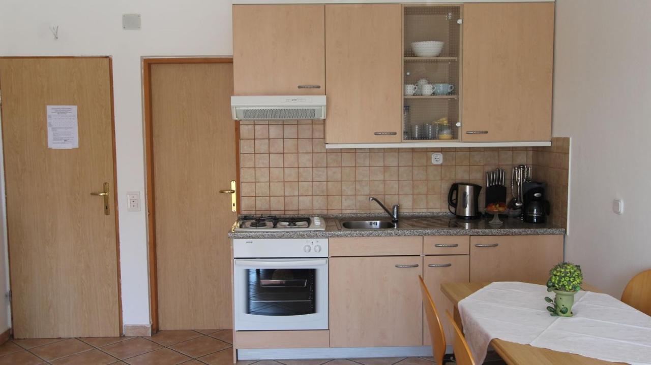 Apartments Grahovac Malinska Exterior photo
