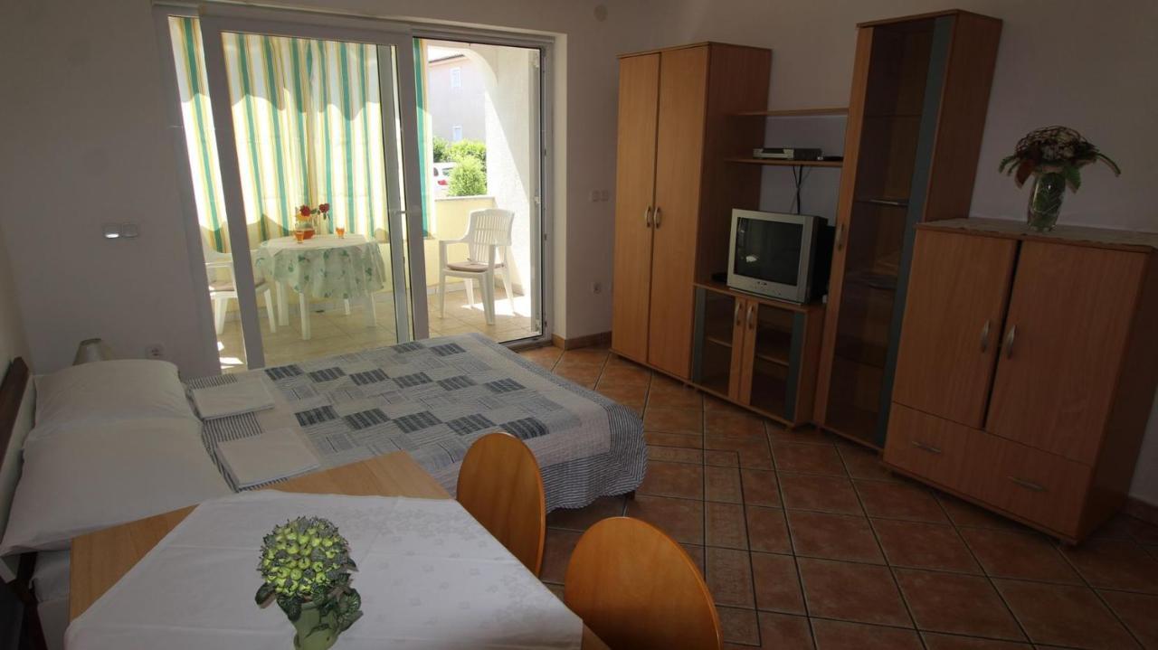 Apartments Grahovac Malinska Exterior photo