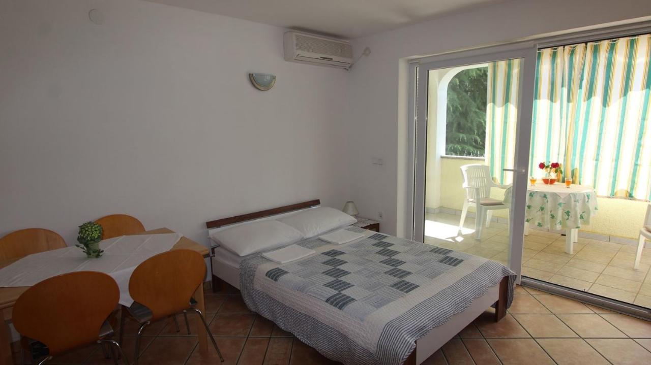 Apartments Grahovac Malinska Exterior photo