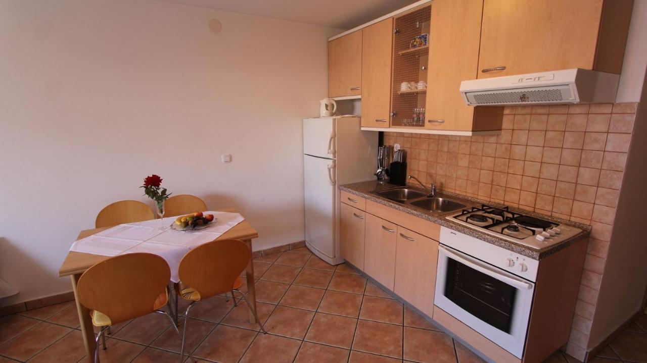 Apartments Grahovac Malinska Exterior photo