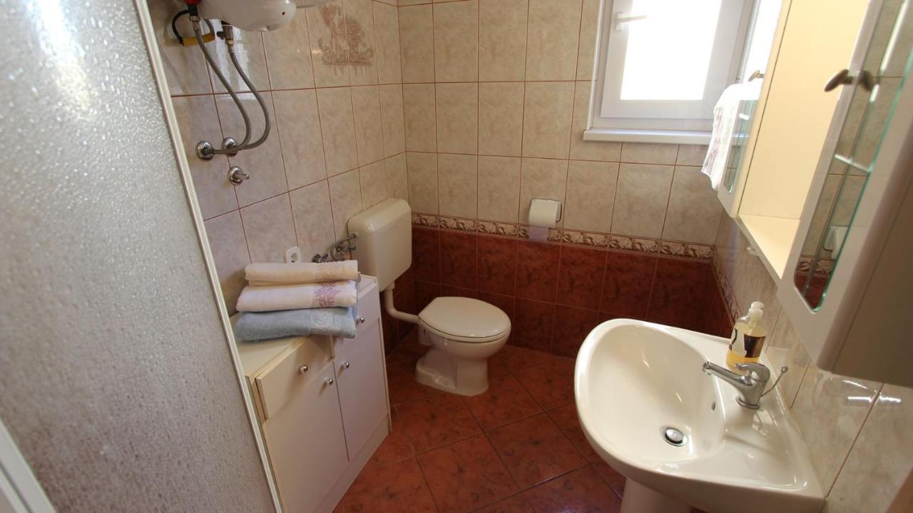 Apartments Grahovac Malinska Exterior photo